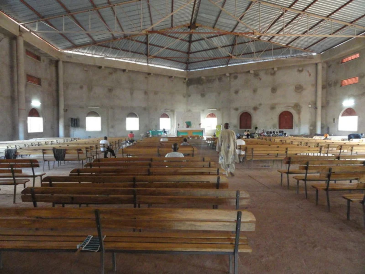 Des adolescents du Mali et du Togo à l’école de l’église protestante de Sikasso