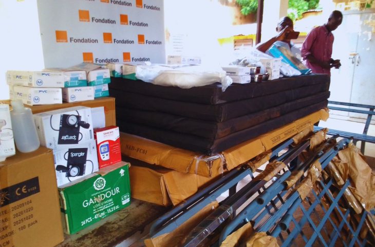 Don d'équipements à un CSCOM de Nioro du Sahel