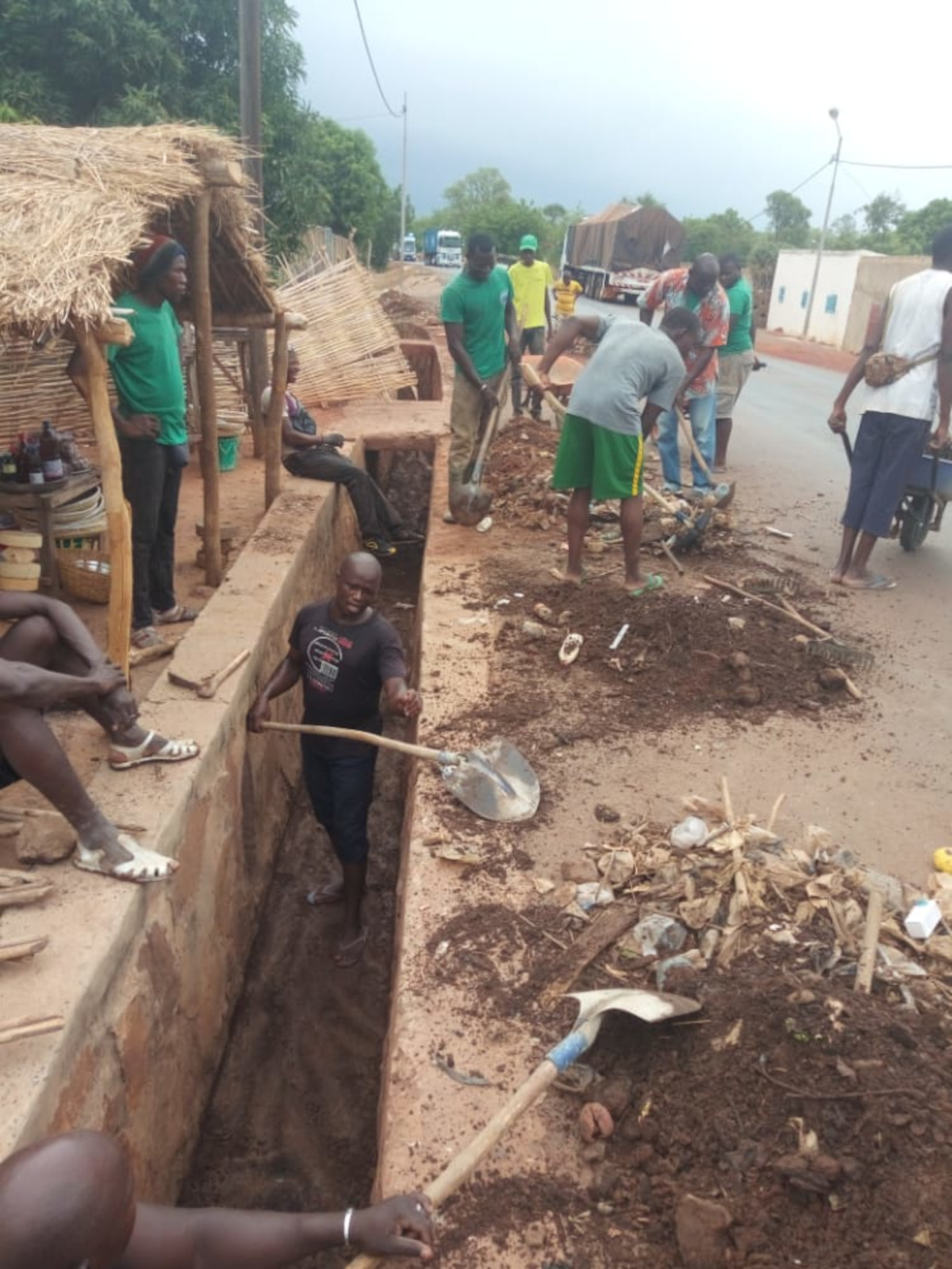 Kita : la jeunesse s’active pour prévenir les inondations