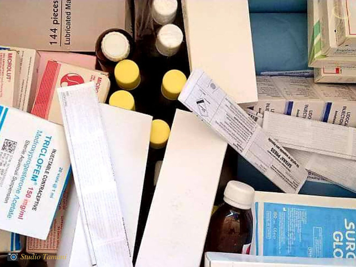 Remise de médicaments et de kits contraceptifs au CSCOM de Mahina