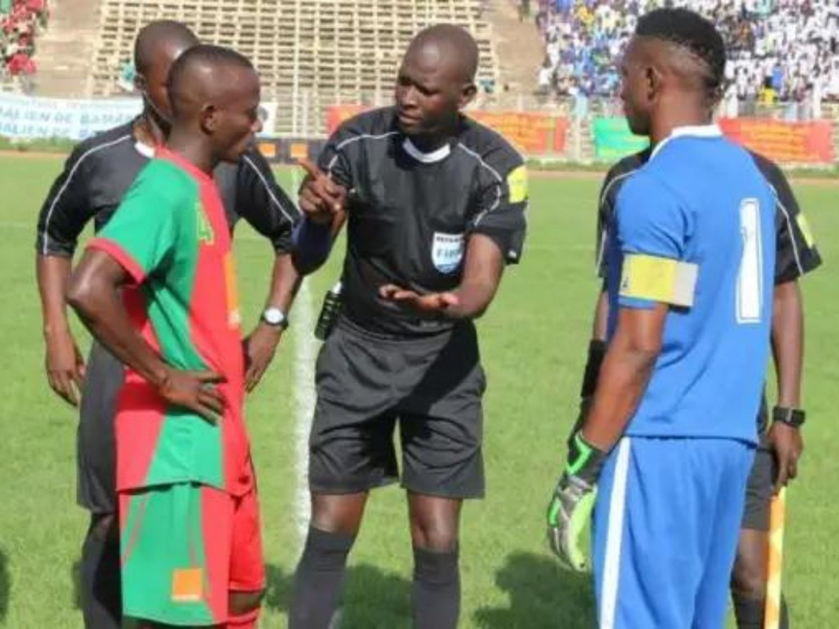 Kayes : des arbitres formés sur les règles du football à Diema