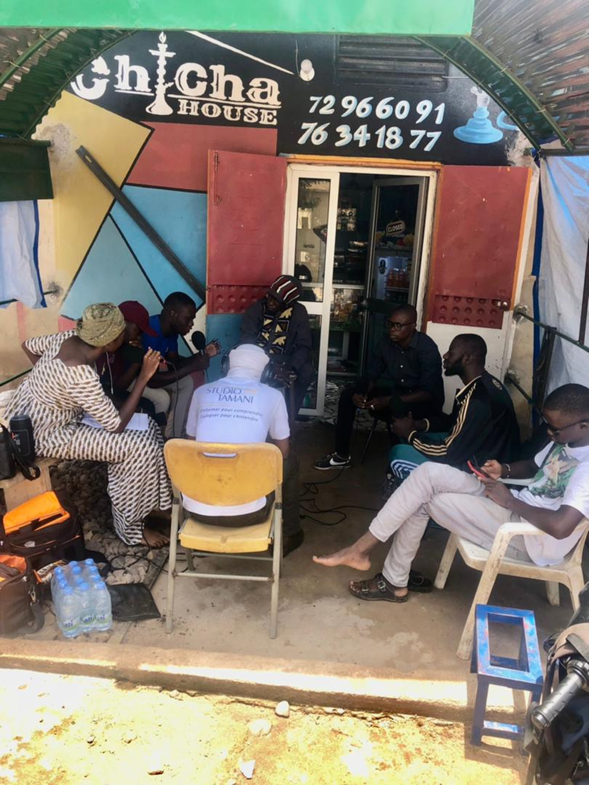 Des jeunes dénoncent l’interdiction de la chicha