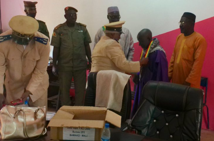 Bafoulabé : remise d'insignes aux chefs de villages