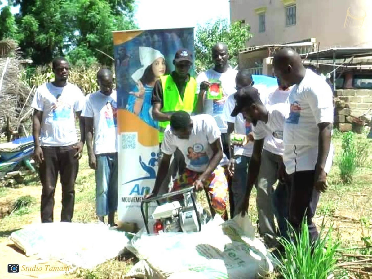 Un maraîcher outillé à Kayes