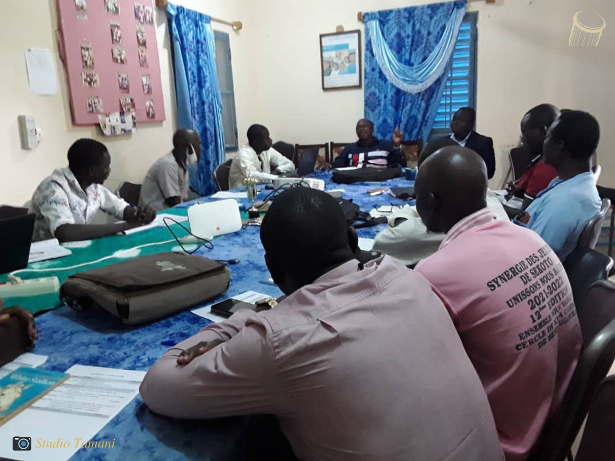 Échanges à Kita sur l’élaboration d’un répertoire des acteurs clés de la protection de l’enfant