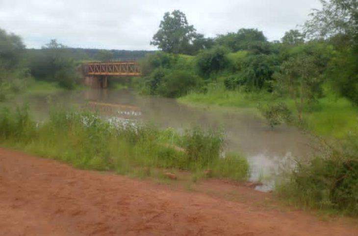 Bafoulabé: la montée des eaux du fleuve Bakoye inquiète les habitants de Oualia