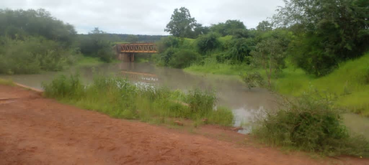 Bafoulabé: la montée des eaux du fleuve Bakoye inquiète les habitants de Oualia