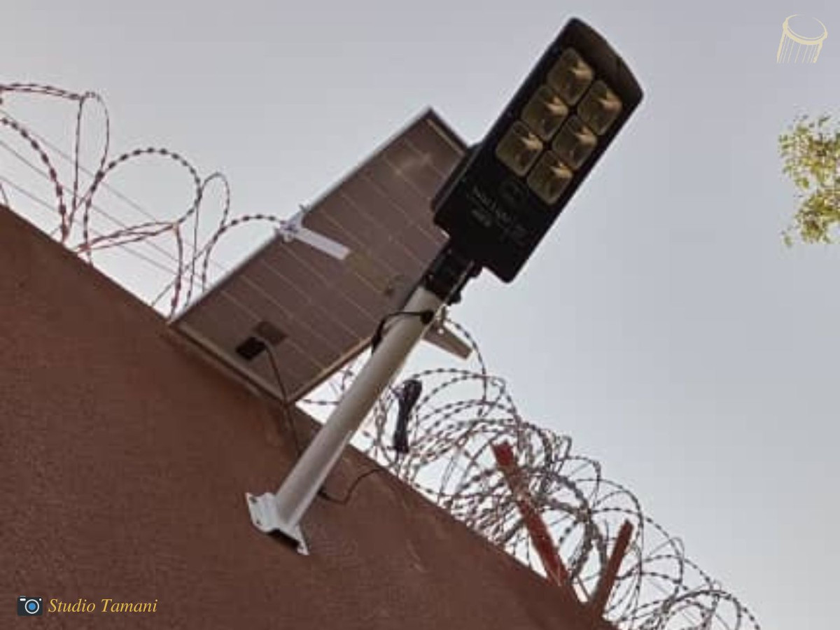 Don de lampes solaires à la Maison d’arrêt de Yorosso