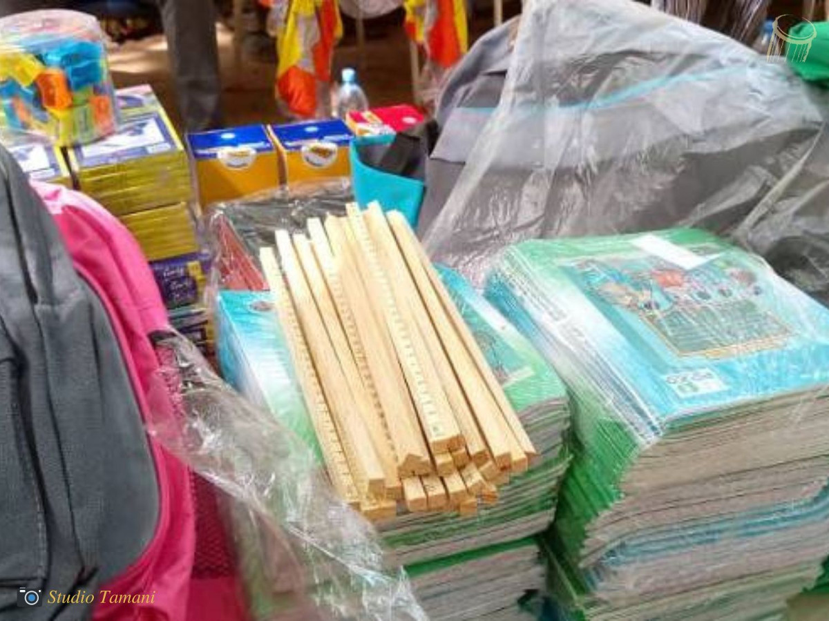 <strong>Bankass : des kits scolaires remis à des élèves de Kani-Bonzon</strong>