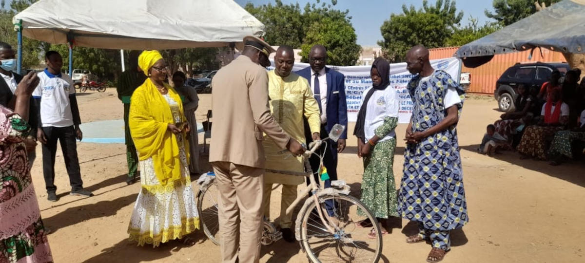 <strong>A Kayes, des élèves filles encouragées avec des vélos</strong>