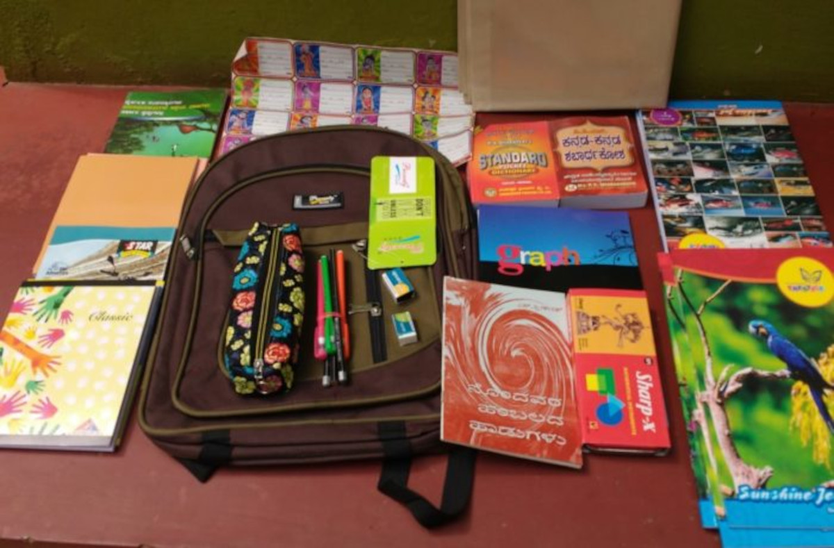 <strong>Kati : don de kits scolaires aux écoles de Dombila</strong>