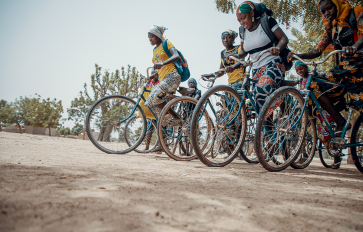 <strong>Koulikoro, des vélos pour faciliter l’accès des filles à l’école</strong>