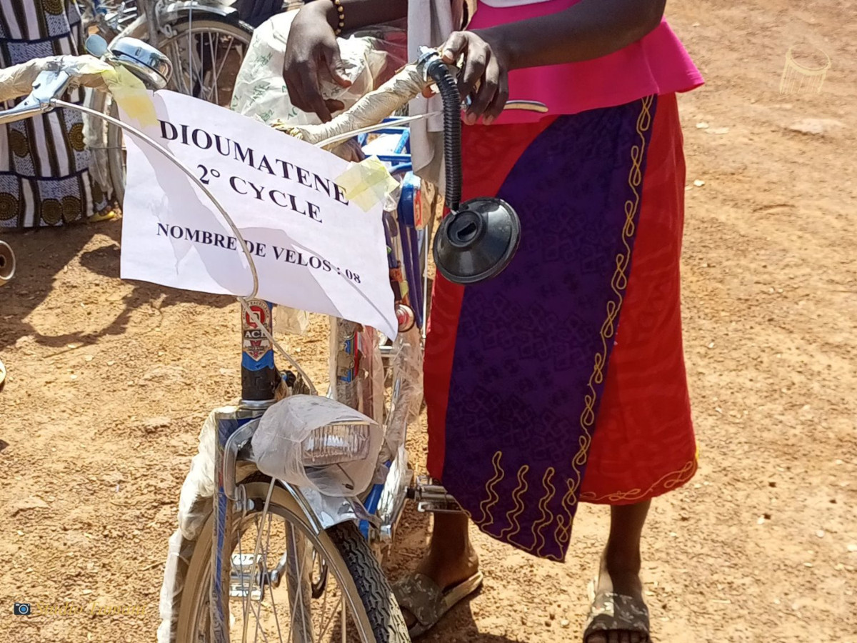 <strong>Scolarisation de filles, plus d’une centaine d’élèves de Kadiolo ont reçu des vélos</strong>