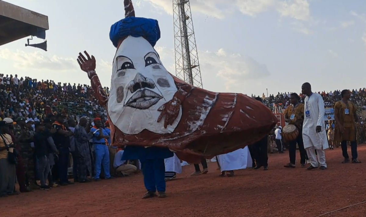 La « diatiguiya », une tradition magnifiée à la biennale Mopti 2023