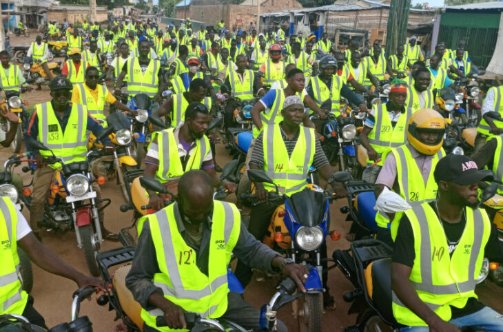 Kayes : don de gilets aux conducteurs de moto-taxis