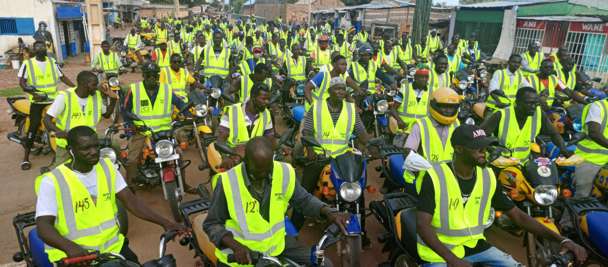 Kayes : don de gilets aux conducteurs de moto-taxis