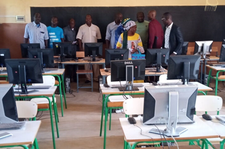 Des ordinateurs offerts à une école privée de San