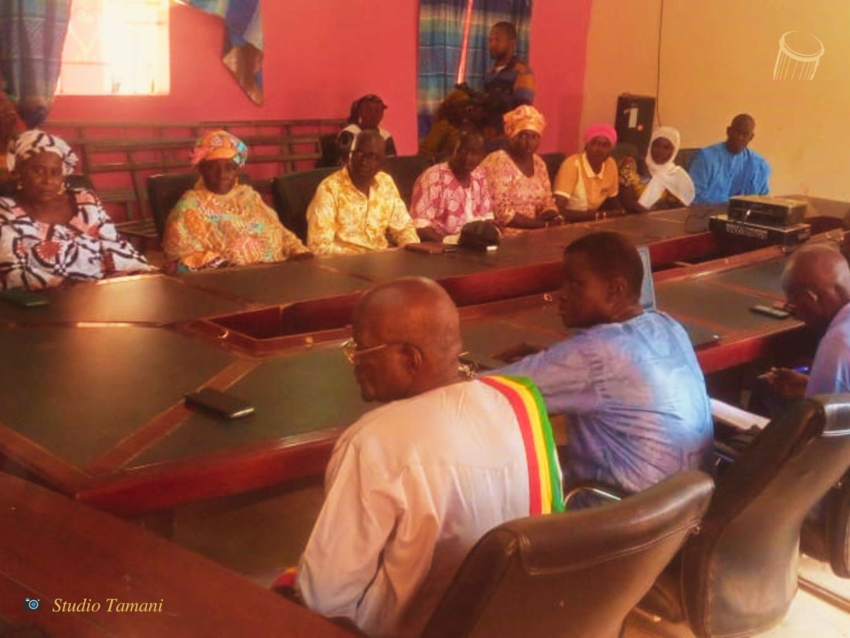 Remise du PDSEC aux maires de Bafoulabé et Mahina
