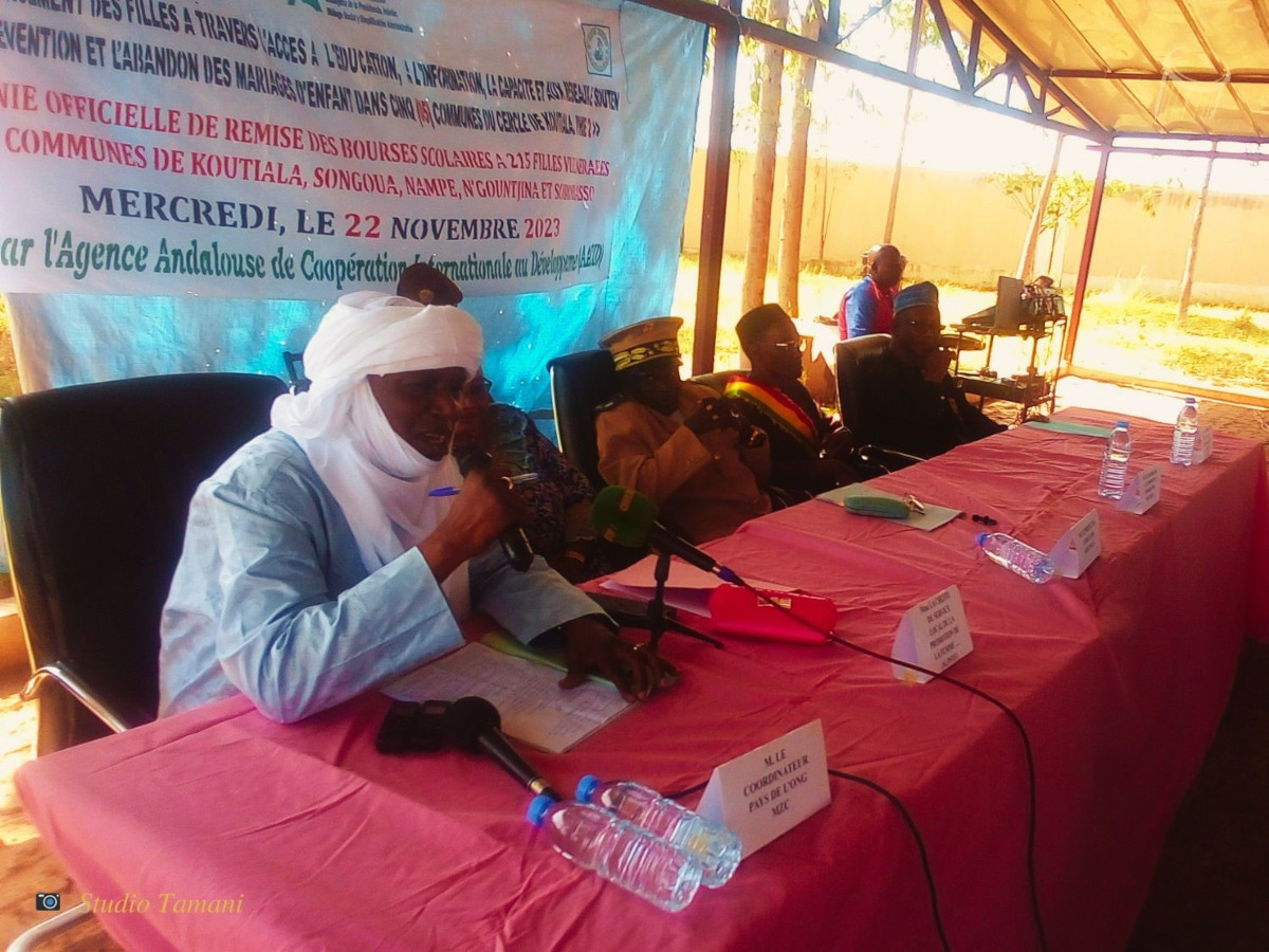 215 filles démunies à Koutiala reçoivent des bourses scolaires