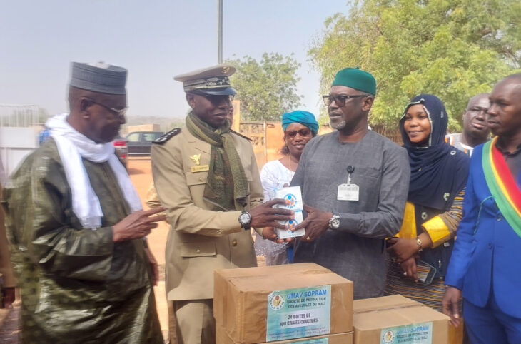 Des cartons de craies offerts aux lycées de Koulikoro