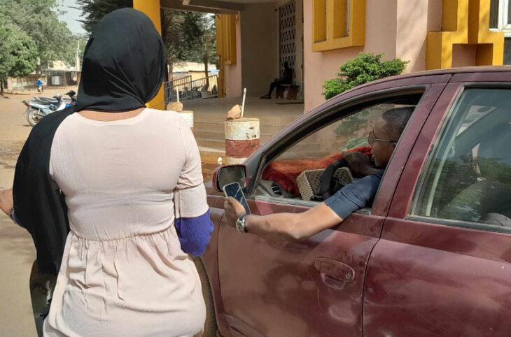 La drague dans la circulation, un phénomène à la mode à Bamako