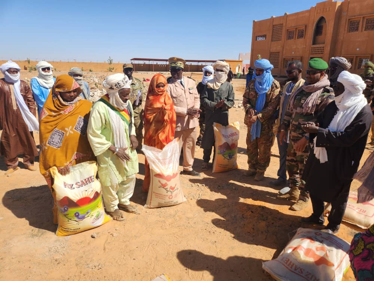 Distribution de vivres à Ménaka : la population retrouve le sourire