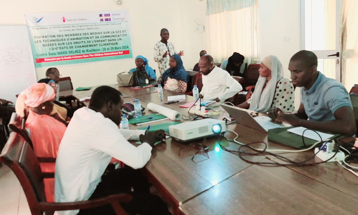 Les hommes de média se forment sur le changement climatique et les droits de l’enfant