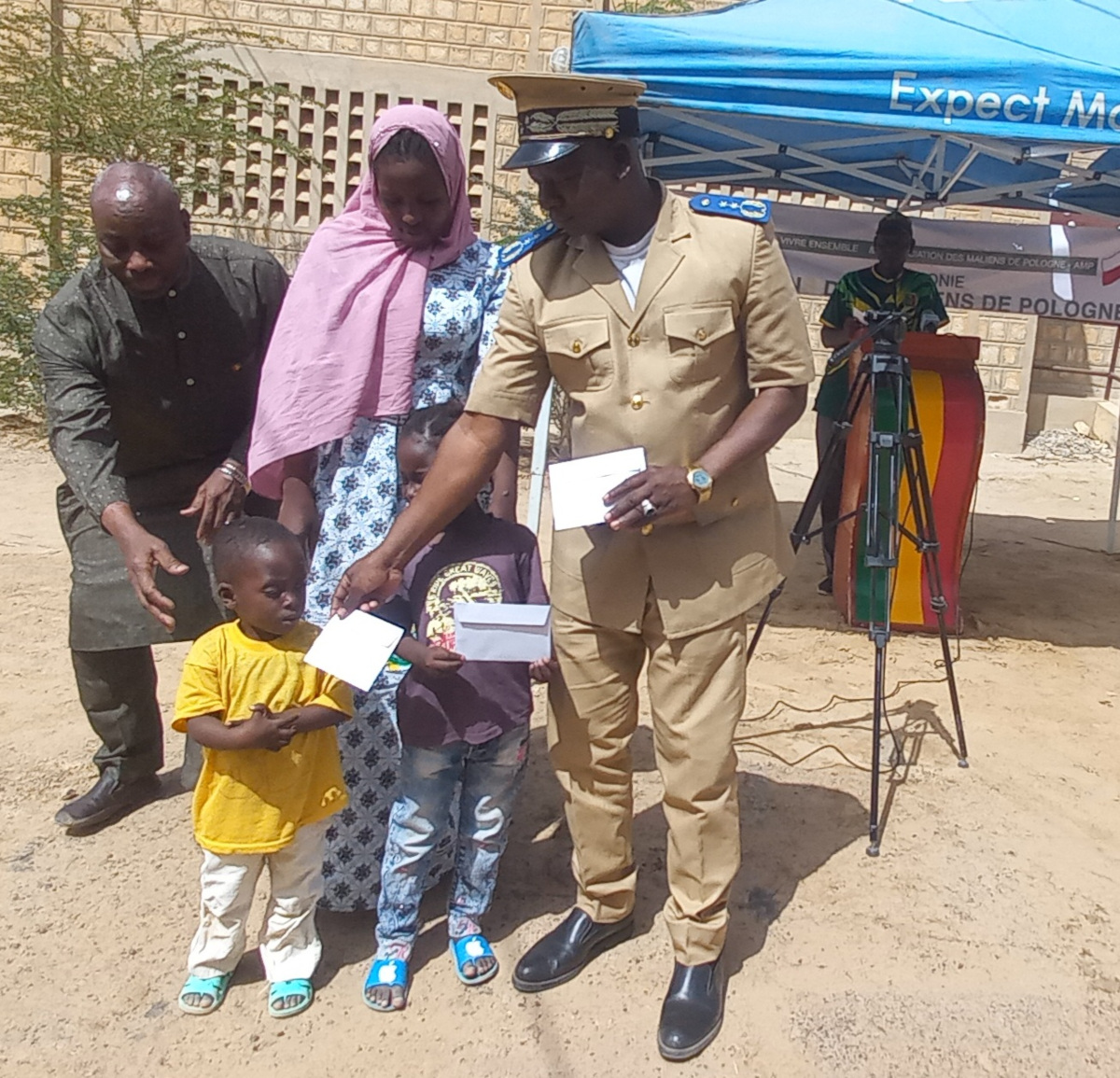 L’association des maliens de Pologne aux côtés des rescapés du bateau Tombouctou