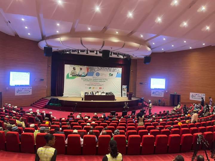 Dialogue inter-maliens : quand les recommandations divisent les jeunes