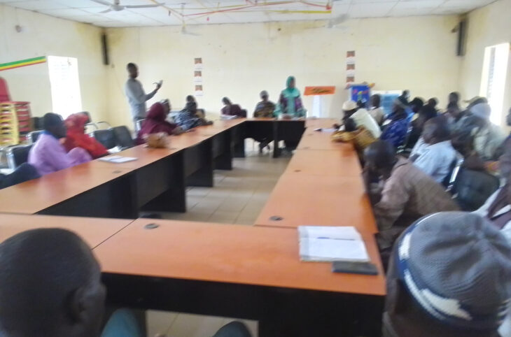 Des paysans échangent sur la gestion du calendrier agricole à Banamba