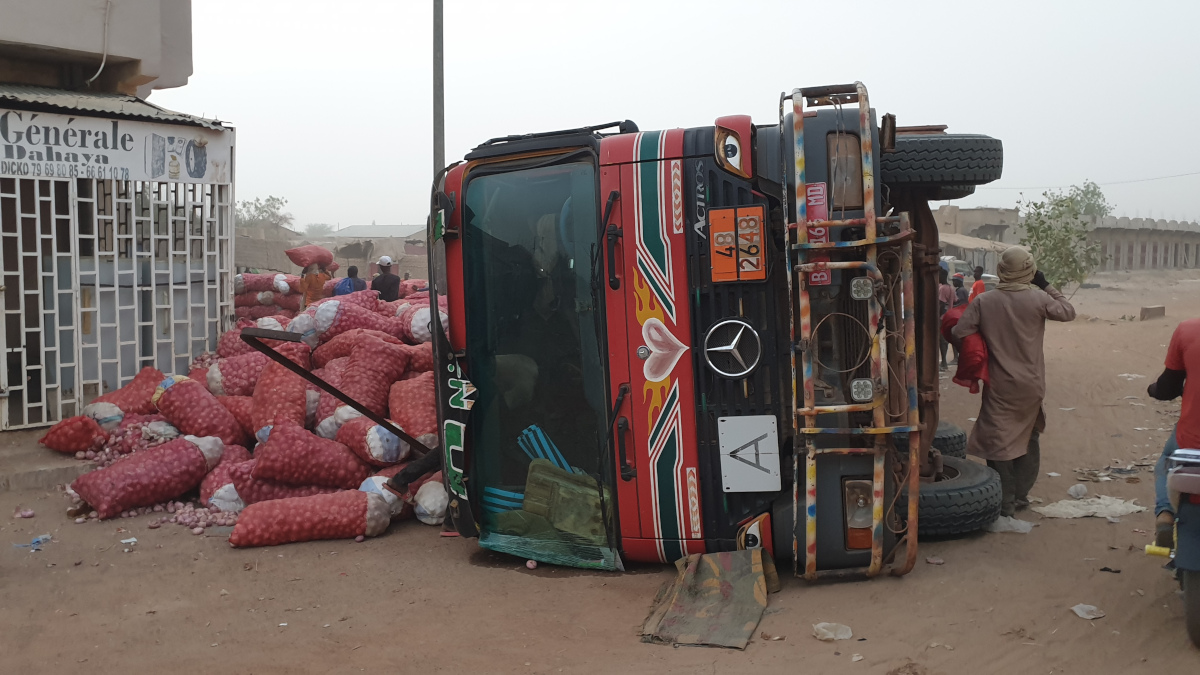 Diré, un camion tombe dans le canal principal