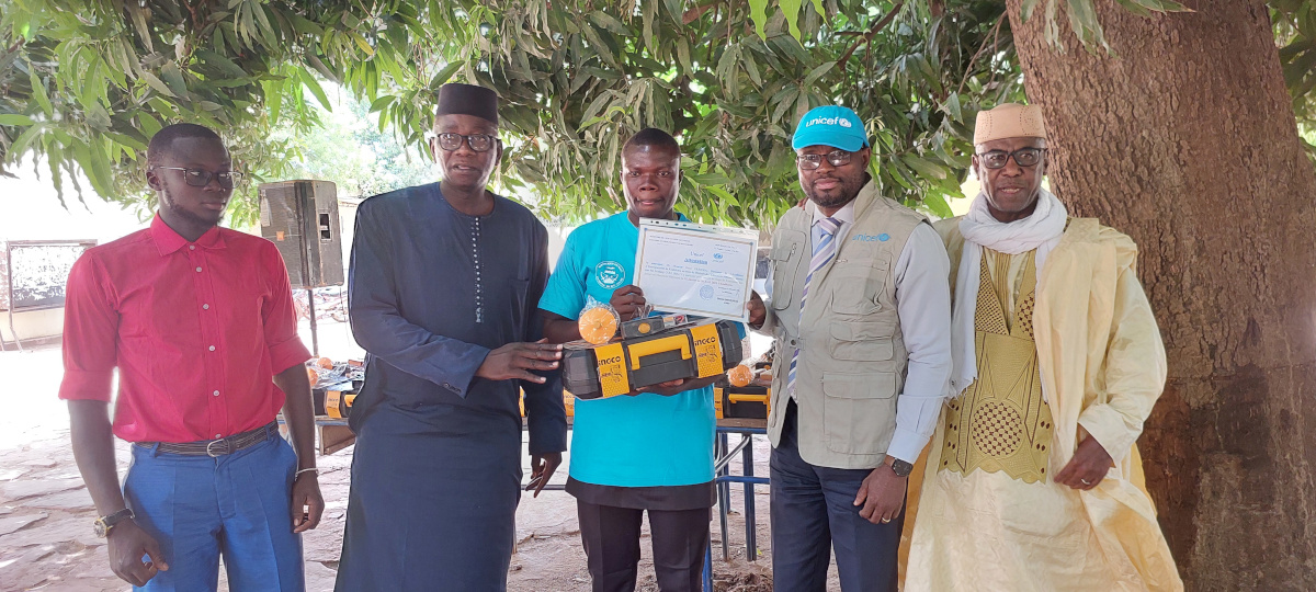 Remise d’attestations et de kits d’insertion à des jeunes à Koulikoro