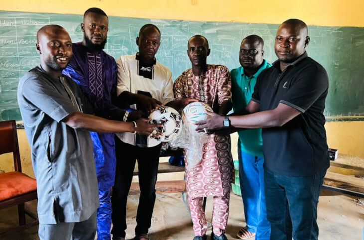 Bandiagara, des ballons de football pour la jeunesse