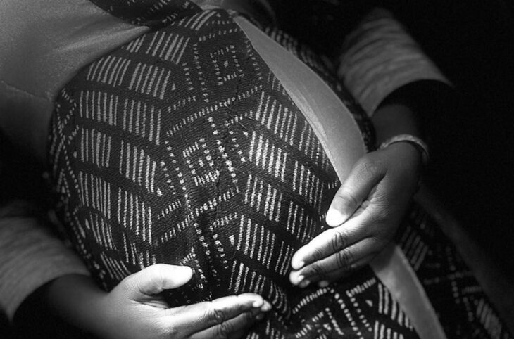 Faux, impossible d'accoucher d'un bébé en vie après dix ans de grossesse !