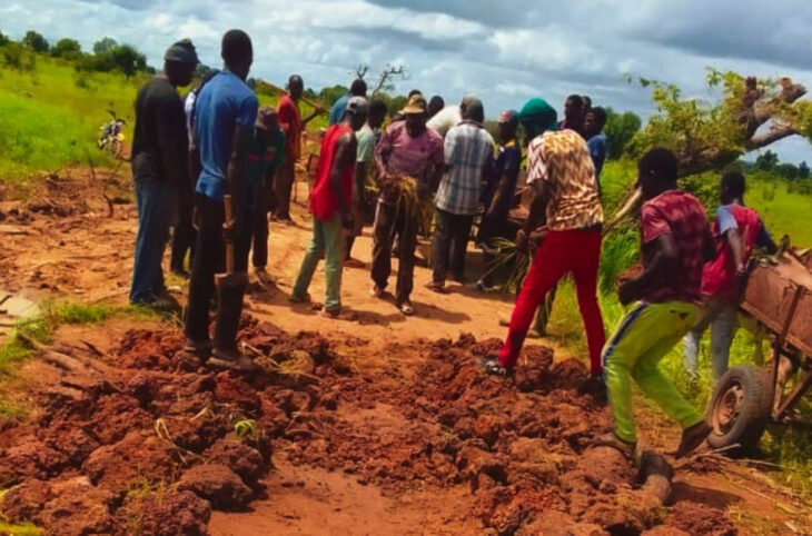 Des jeunes réhabilitent le tronçon Sitafoula-Mahina
