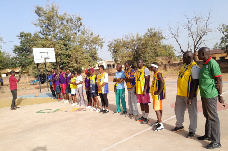 Yorosso a un nouveau terrain de basket-ball