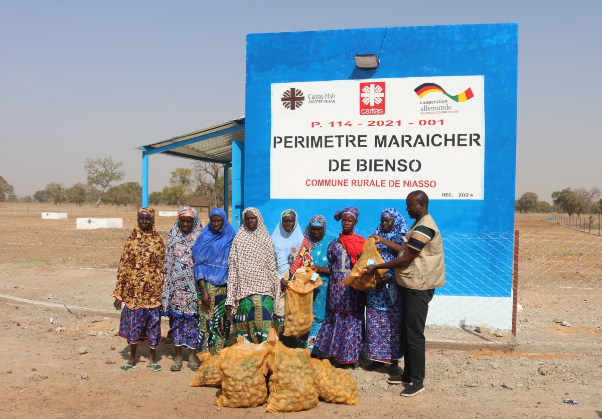 Remise de périmètre maraîcher aux femmes du village de Bienso 