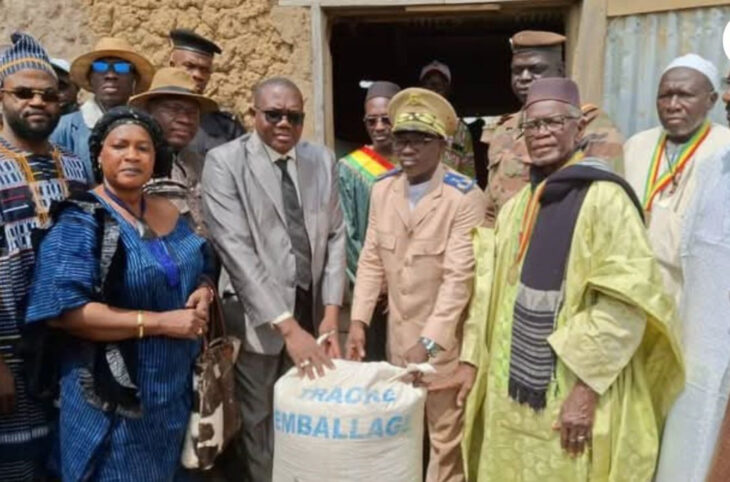 Koutiala : don d'une centaine de sacs de céréales aux forces de défense et de sécurité de l'AES