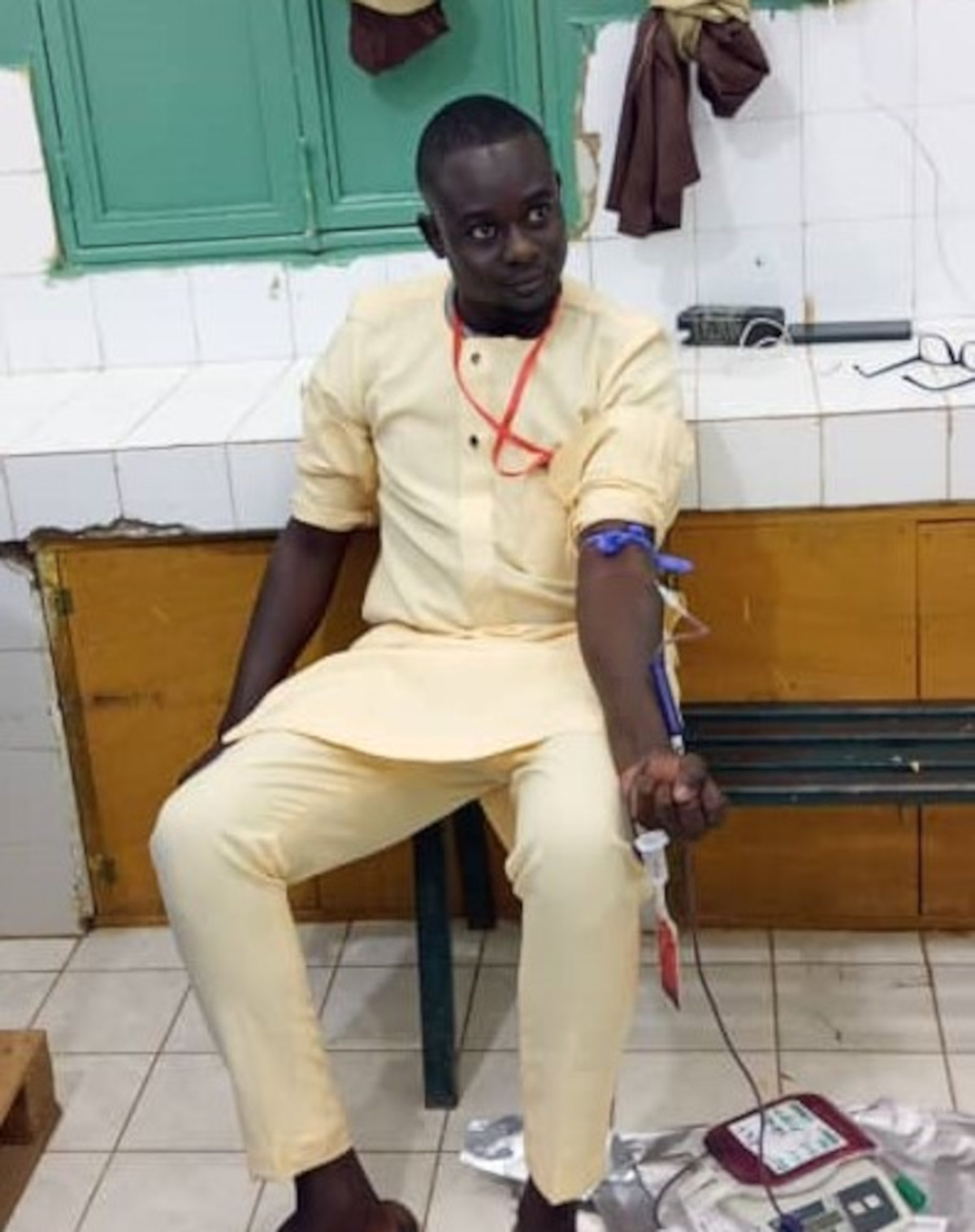 Des jeunes offrent du sang au Centre de santé