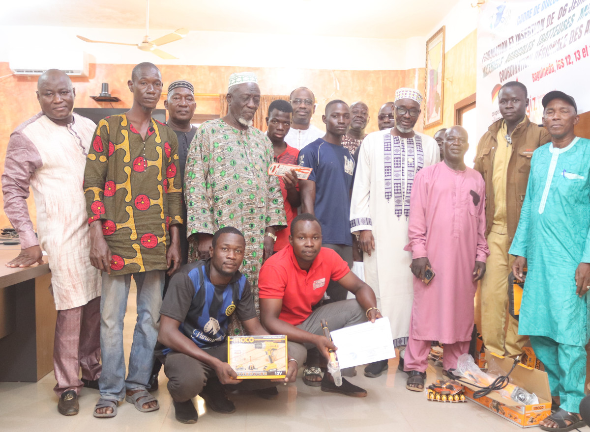 Des kits d’installation remis à des jeunes de Koulikoro après une formation