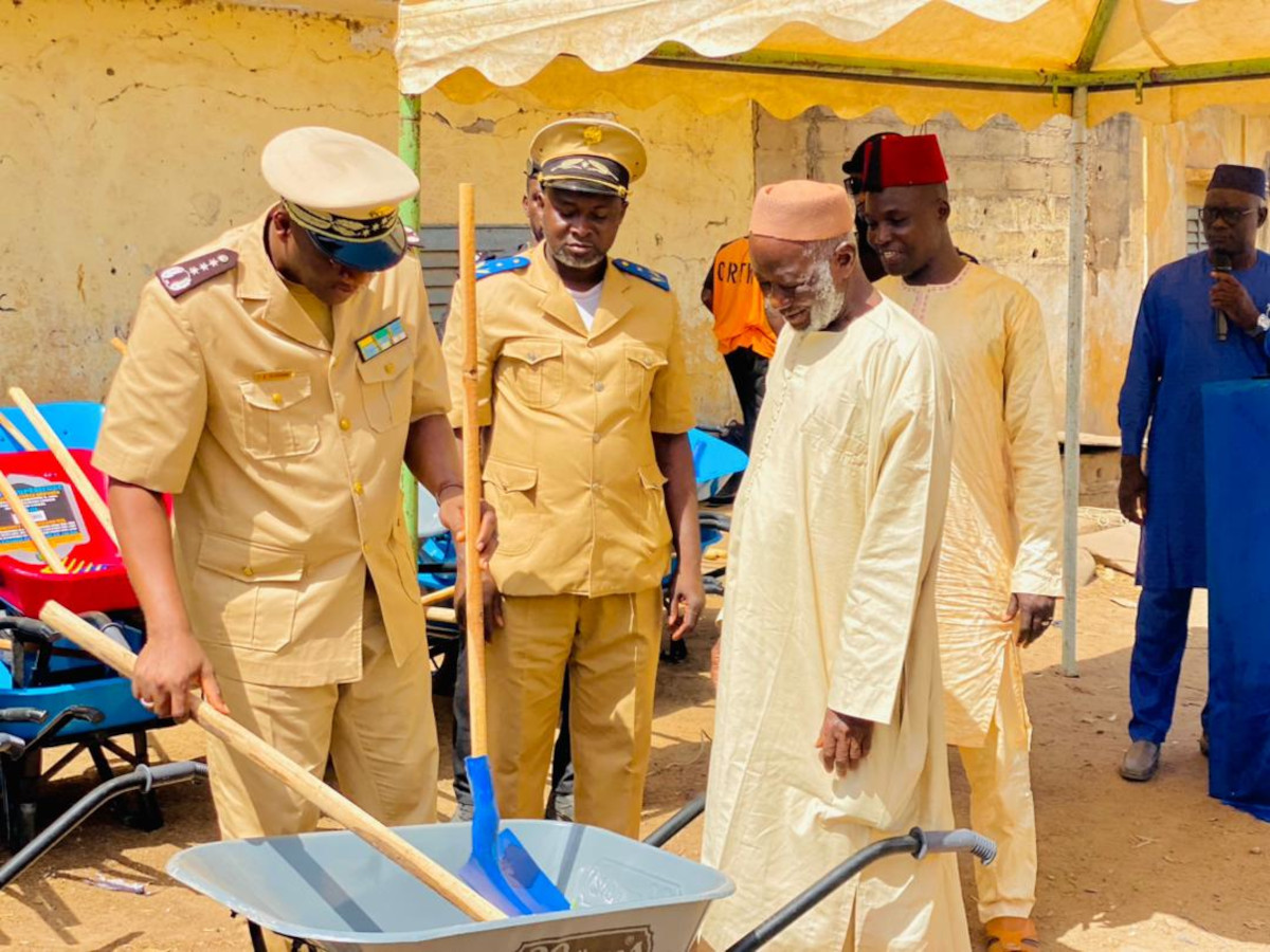 La quinzaine de l’environnement s’est clôturée à Kayes par des dons