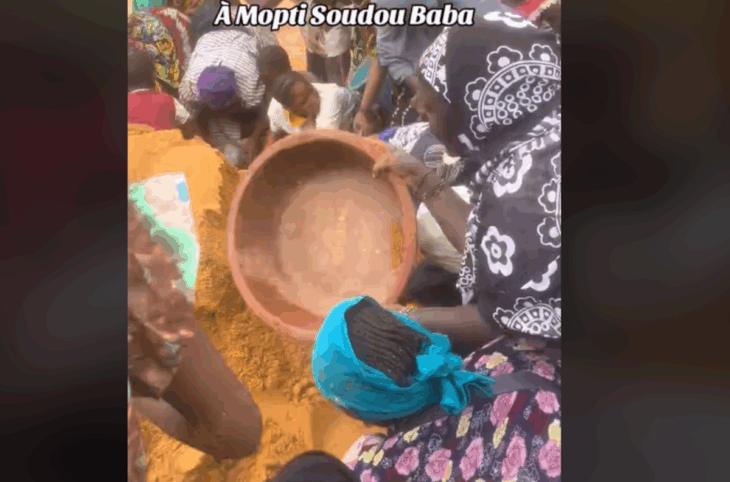 Faux, cette scène n'est pas une découverte d'or à Mopti