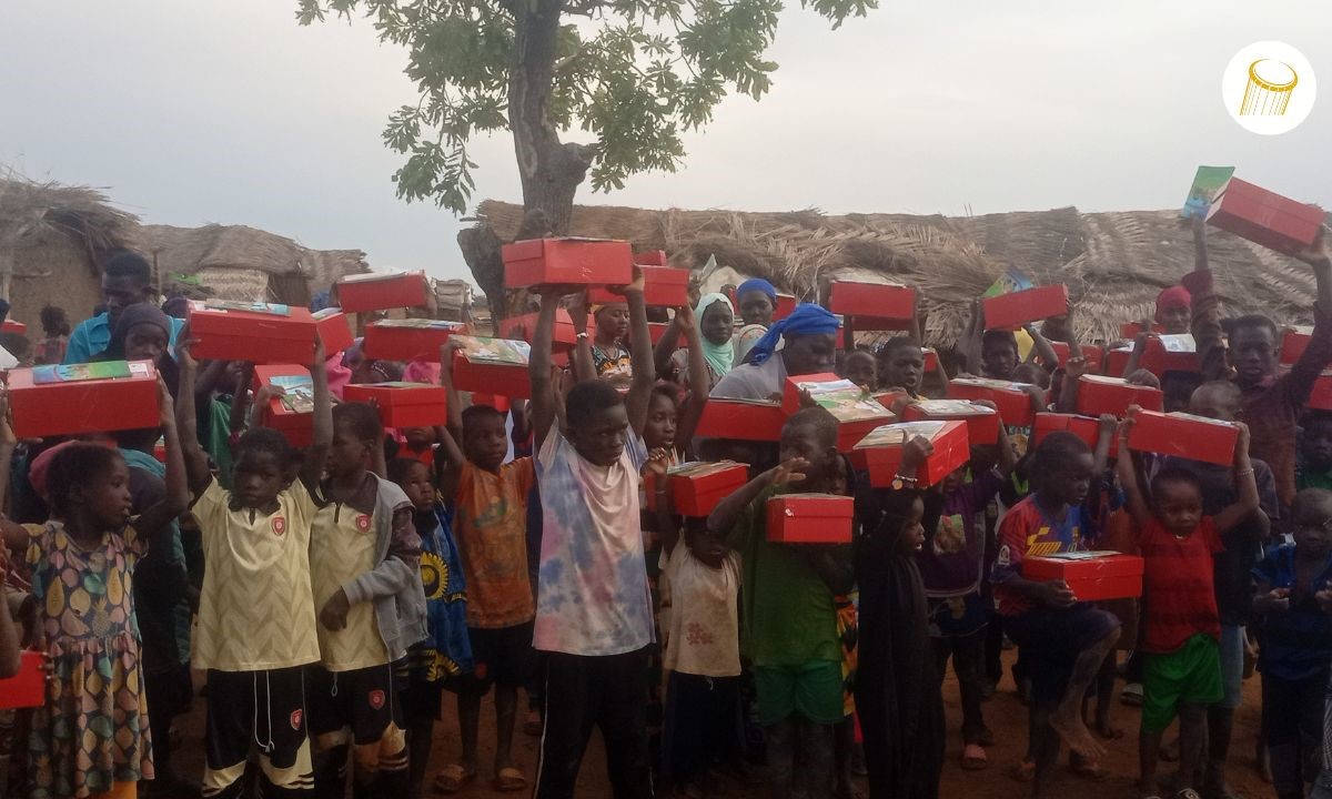 Remise de cadeaux à une centaine d’enfants déplacés à Macina