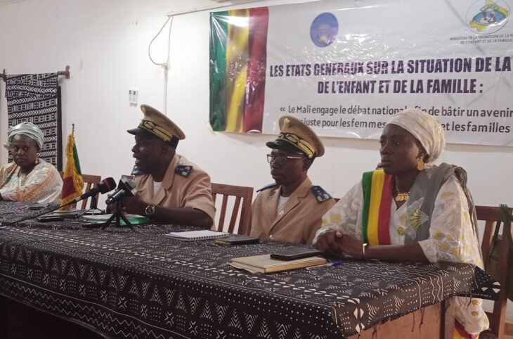 Échanges à San autour de la situation de la femme et de l'enfant