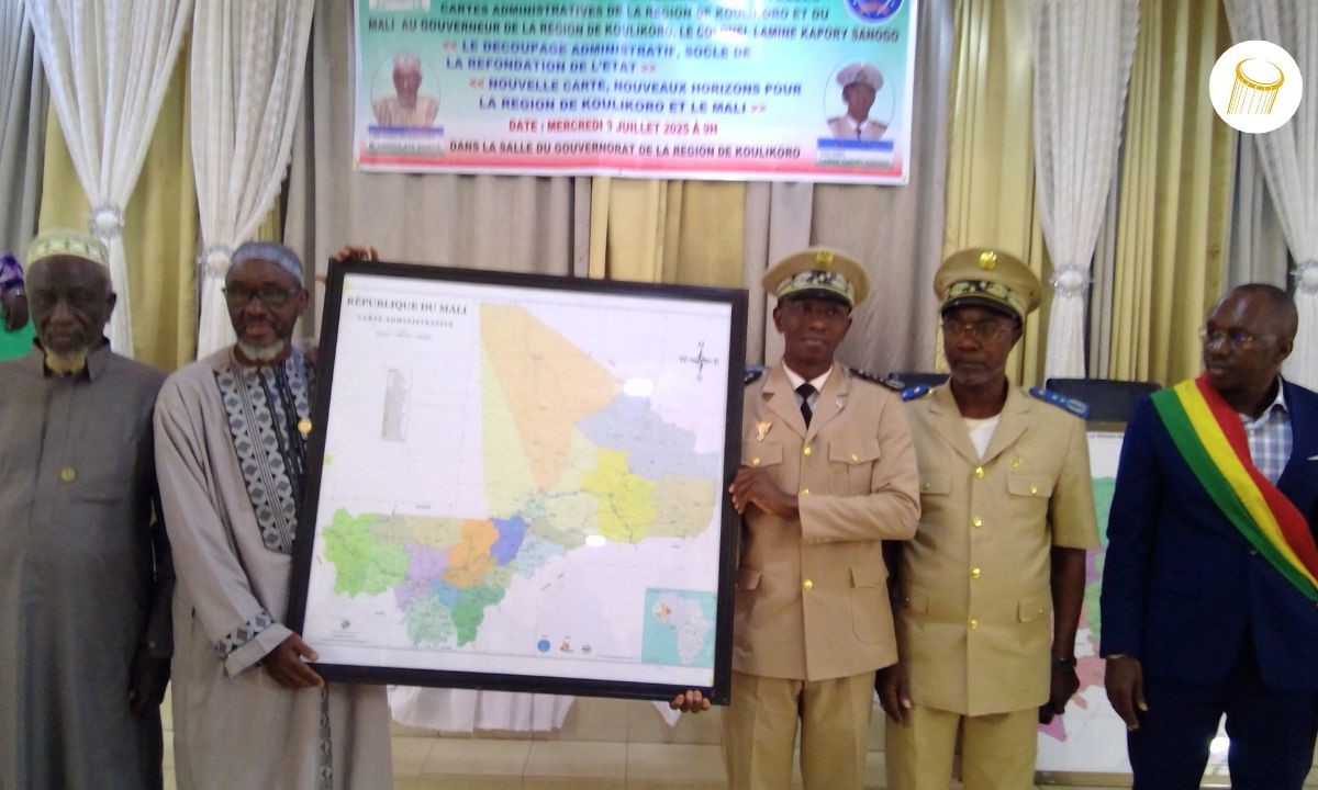 Remise de 3000 cartes nationales