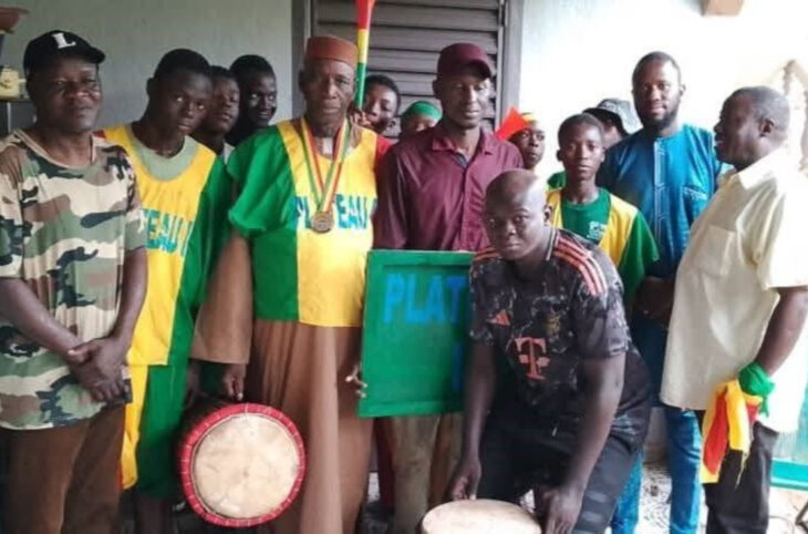 Remise d'équipements au comité des supporters de Koulikoro