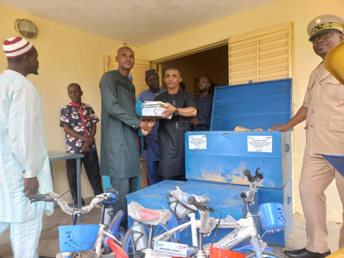Des malles pédagogiques remises au CAP de Diré