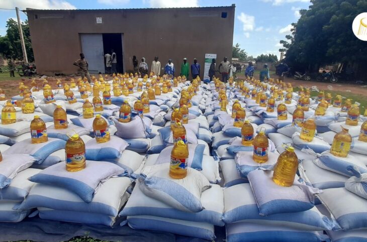 Distribution de kits alimentaires à Tominian