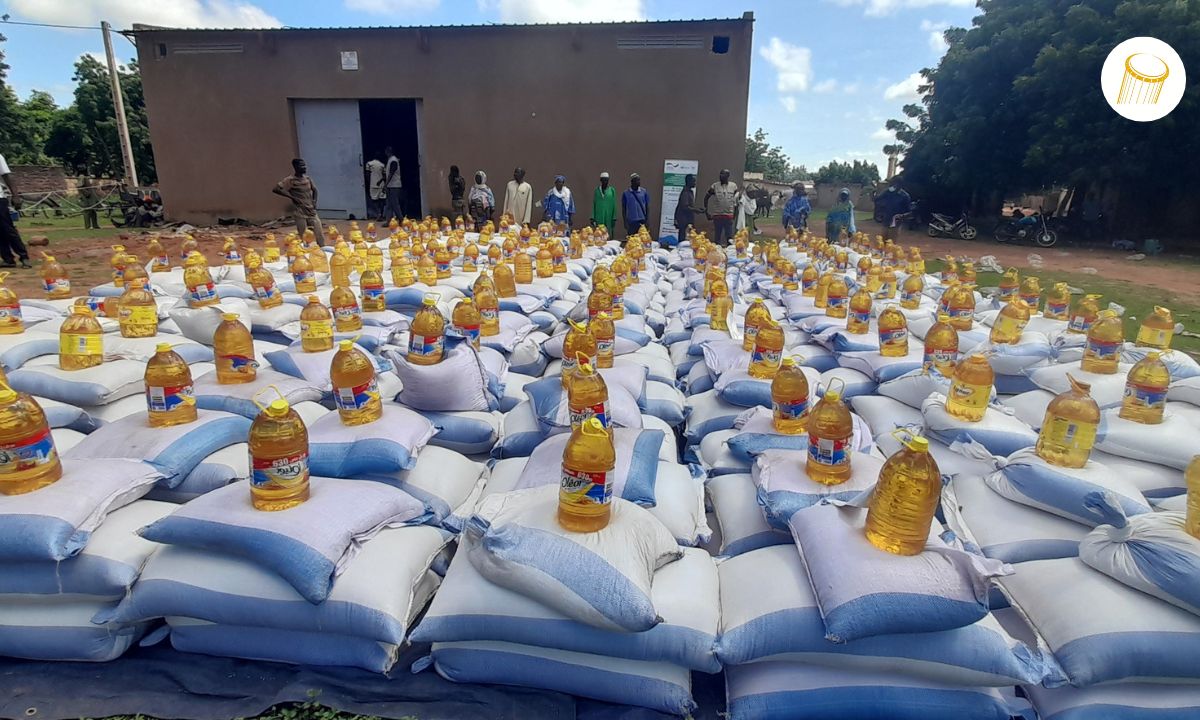 Distribution de kits alimentaires à Tominian