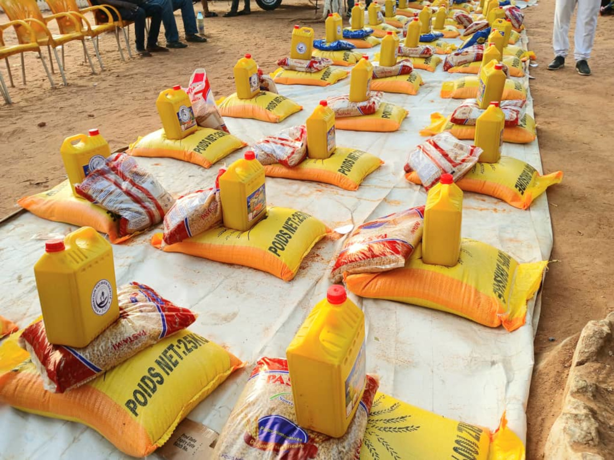 Distribution de kits alimentaires aux personnes âgées de Bourem